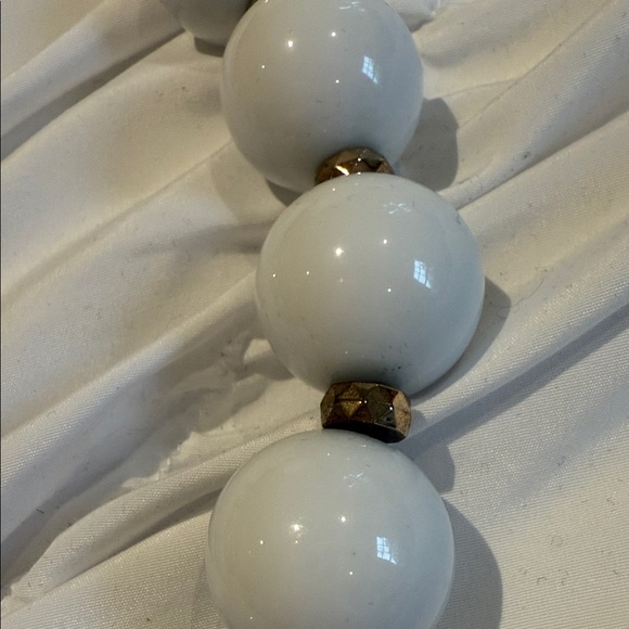 Elegant White Chunky Beaded Necklace with Rhinestone and Silver Accents - Picture 5 of 6